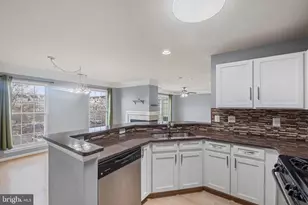 46966 Courtyard Sq, Sterling, VA 20164 - Photo 14