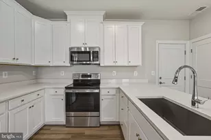 20280 Newfoundland Sq, Ashburn, VA 20147 - Photo 10