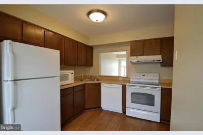 22 Essex Square, Sterling, VA 20164 - Photo 2