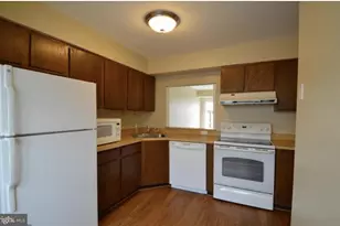 22 Essex Square, Sterling, VA 20164 - Photo 2