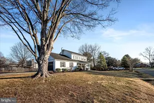 641 W Country Club Dr, Purcellville, VA 20132 - Photo 2