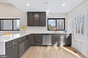 123 Hillsdale Dr, Sterling, VA 20164 - Photo 14