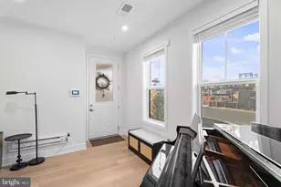 42662 Darala Dr, Ashburn, VA 20147 - Photo 4