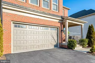 42506 Oxford Forest Cir, Chantilly, VA 20152 - Photo 2