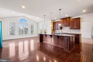 42159 Tecumseh Hills Dr, Chantilly, VA 20152 - Photo 2