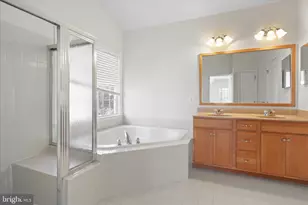 25209 Eisenhower Dr, Chantilly, VA 20152 - Photo 12