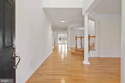 25209 Eisenhower Drive, Chantilly, VA 20152 - Photo 2