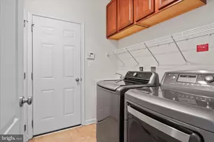 25209 Eisenhower Dr, Chantilly, VA 20152 - Photo 8