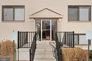 125 Clubhouse Dr SW, Leesburg, VA 20175 - Photo 2