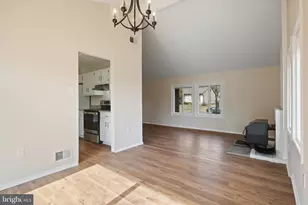 103 Farmington Ln, Sterling, VA 20164 - Photo 10