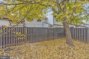 203 Greenfield Ct, Sterling, VA 20164 - Photo 36