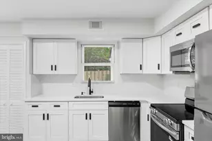 920 Windsor Ct, Sterling, VA 20164 - Photo 8