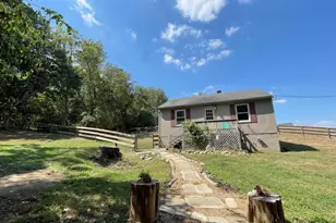 18390 Silcott Springs Rd, Purcellville, VA 20132 - Photo 1