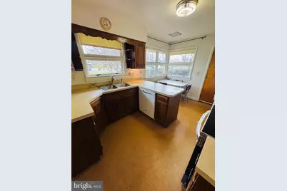 221 S Maple Avenue, Purcellville, VA 20132 - Photo 4