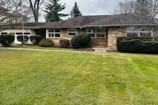 221 S Maple Ave, Purcellville, VA 20132 - Photo 2