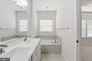 42538 Tiber Falls Sq, Sterling, VA 20166 - Photo 28