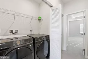 42538 Tiber Falls Sq, Sterling, VA 20166 - Photo 32