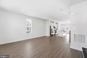 42538 Tiber Falls Sq, Sterling, VA 20166 - Photo 10