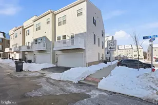 42538 Tiber Falls Sq, Sterling, VA 20166 - Photo 38