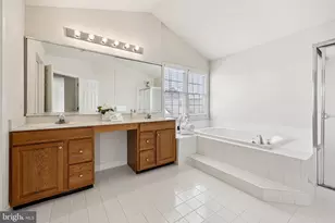 25429 Carrington Dr, Chantilly, VA 20152 - Photo 26