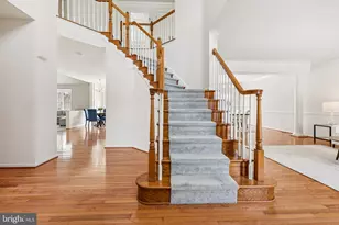 25429 Carrington Dr, Chantilly, VA 20152 - Photo 4