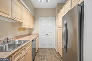 19375 Cypress Ridge Terrace, Leesburg, VA 20176 - Photo 16