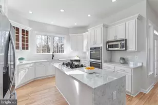 22407 Dolomite Hills Dr, Ashburn, VA 20148 - Photo 4