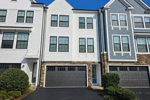 25470 Hartland Orch Ter, Chantilly, VA 20152 - Photo 2