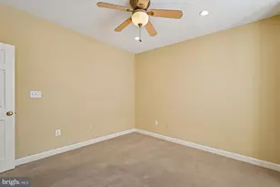 25730 S S Village Dr, Chantilly, VA 20152 - Photo 32