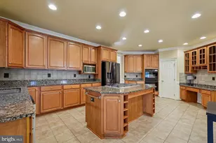 25730 S S Village Dr, Chantilly, VA 20152 - Photo 8