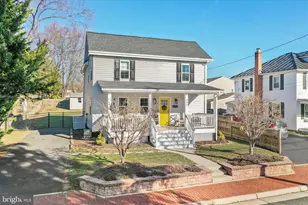 408 Blue Ridge Ave NE, Leesburg, VA 20176 - Photo 4