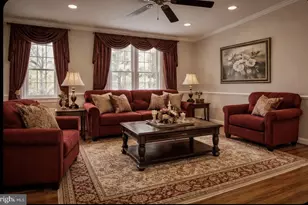 10217 McKean Ct, Great Falls, VA 22066 - Photo 6