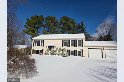 10217 McKean Court, Great Falls, VA 22066 - Photo 4