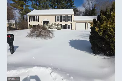 10217 McKean Court, Great Falls, VA 22066 - Photo 2