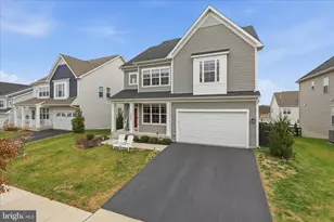 17964 Ridgewood Pl, Round Hill, VA 20141 - Photo 2
