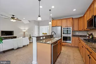 19390 Coppermine Sq, Leesburg, VA 20176 - Photo 16