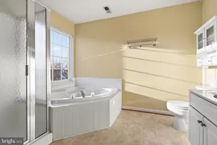 18544 Pineview Square, Leesburg, VA 20176 - Photo 20