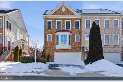 18544 Pineview Square, Leesburg, VA 20176 - Photo 2