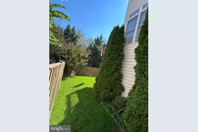 18544 Pineview Square, Leesburg, VA 20176 - Photo 40