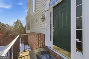 18544 Pineview Square, Leesburg, VA 20176 - Photo 4