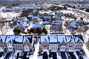 18544 Pineview Square, Leesburg, VA 20176 - Photo 32