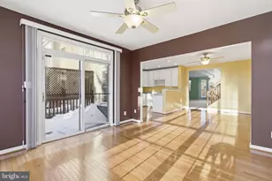 18544 Pineview Square, Leesburg, VA 20176 - Photo 14