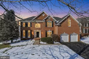 19673 Stanford Hall Pl, Ashburn, VA 20147 - Photo 2