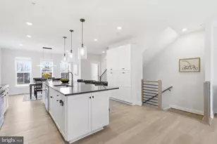 22801 Tawny Pne Sq, Brambleton, VA 20148 - Photo 24