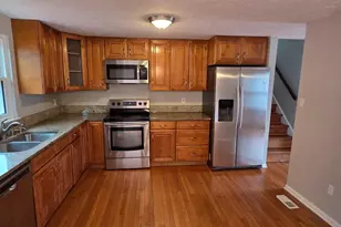 223 Laura Anne Ct, Sterling, VA 20164 - Photo 2