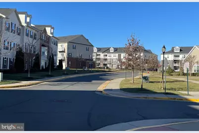 42589 Burbank Terrace, Sterling, VA 20166 - Photo 2