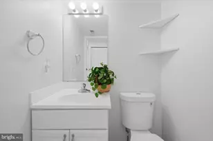 47 Quincy Ct, Sterling, VA 20165 - Photo 10