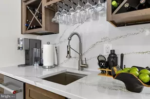 23043 Sullivans Cove Sq, Brambleton, VA 20148 - Photo 8