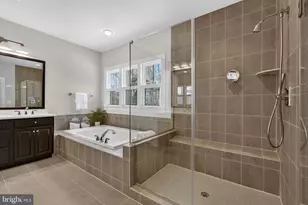 41263 Chatham Green Cir, Aldie, VA 20105 - Photo 40