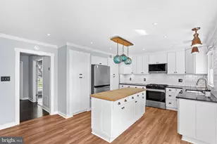 105 Country Rd, Potomac Falls, VA 20165 - Photo 14